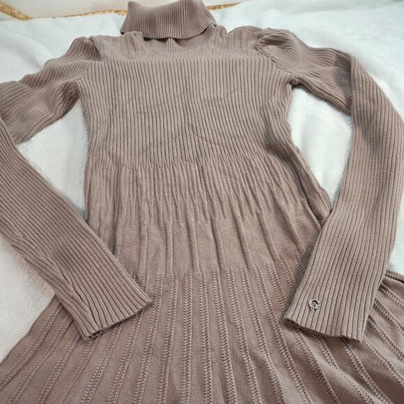 Cozy Ribbed Knit Turtleneck Guess Dress in Beige - Size M - Perfect for Fall! - Picture 1 of 14